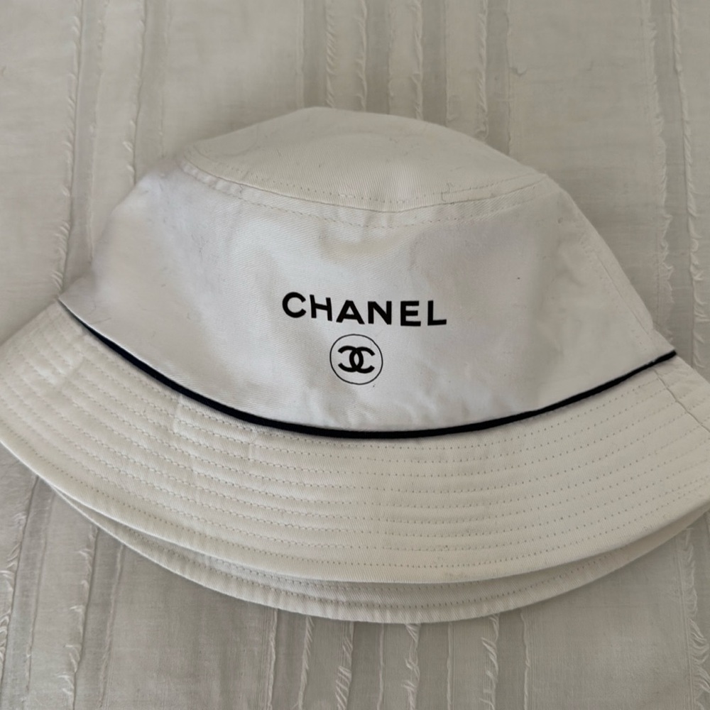 Chanel bucket hat